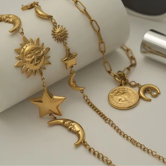 Zara adjustable Gold Sun and Moon Charm Bracelet - Picture 9 of 11